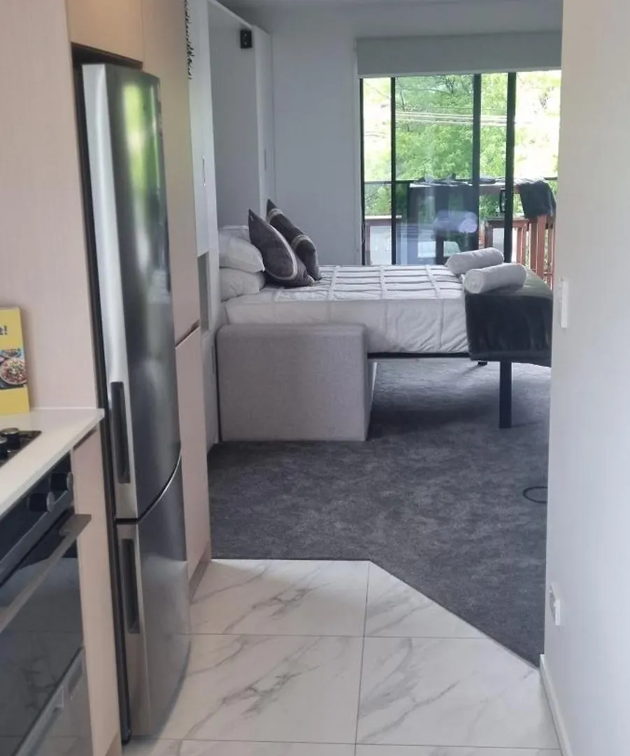 Cbd Quiet Upstairs Studio Apartment Крайстчёрч