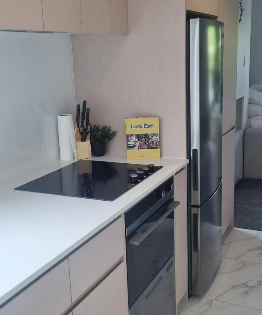 Cbd Quiet Upstairs Studio Apartment Крайстчёрч