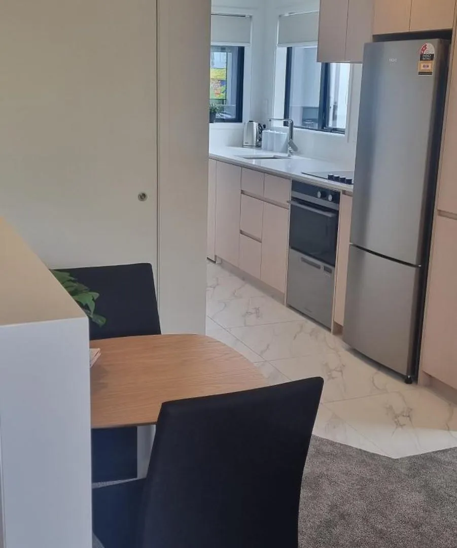 Cbd Quiet Upstairs Studio Apartment Крайстчёрч